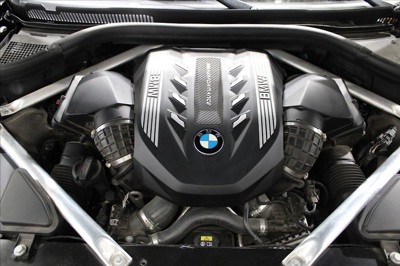 BMW X7 4,4 xDrive M50i B&W, Night-V - fotka 9 z 40