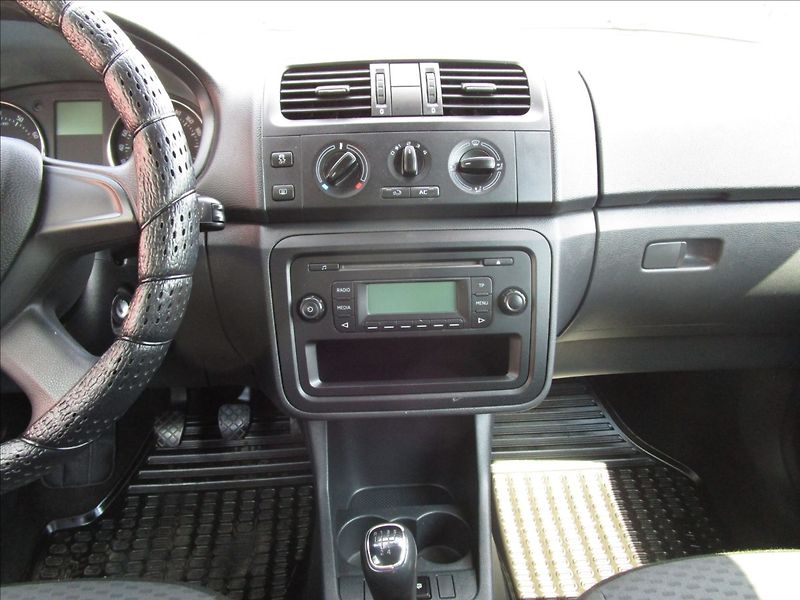Škoda Fabia Combi 1.2i 12V Ambiente, Klima - fotka 9 z 41