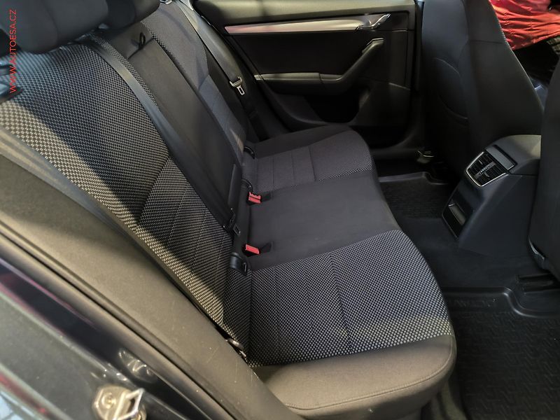 Škoda Octavia (2014) 1.6TDi 4x4, AC, tempo, park - fotka 11 z 17