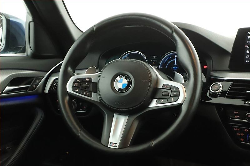 BMW Řada 5 (2018) 530e iPerformance - fotka 7 z 20