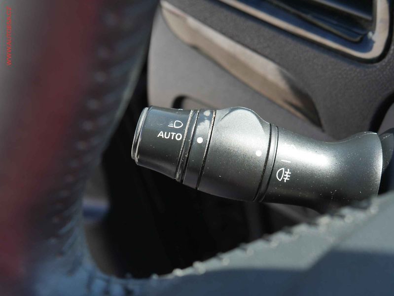 Renault Scénic (2011) 2.0i, AT, AC, park.asist - fotka 15 z 20
