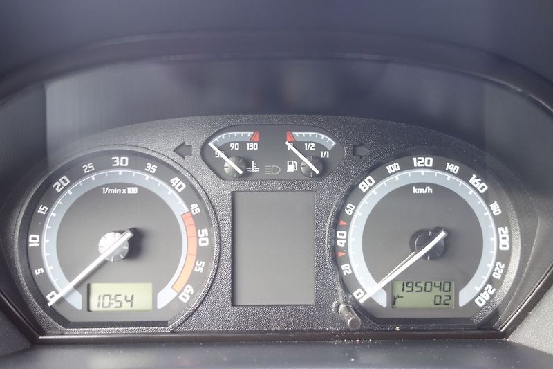 Škoda Fabia 1,4TDi SPORTLINE  2.MAJ.! - fotka 17 z 25