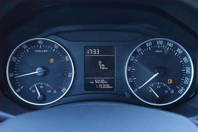 Škoda Octavia (2011) 1.6, Serv.kniha, Tempomat - fotka 11 z 19