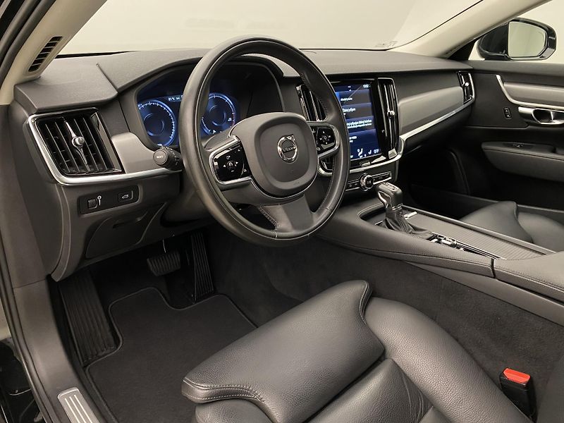 Volvo S90 D4 MOMENTUM AUT  - fotka 4 z 43