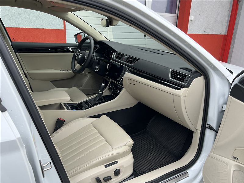 Škoda Superb 2,0 TDI 200HP L&K DSG 4X4 - fotka 18 z 40
