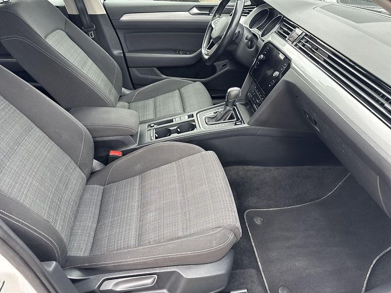 Volkswagen Passat (2021) Variant 2.0 TDI DSG Business - fotka 9 z 34