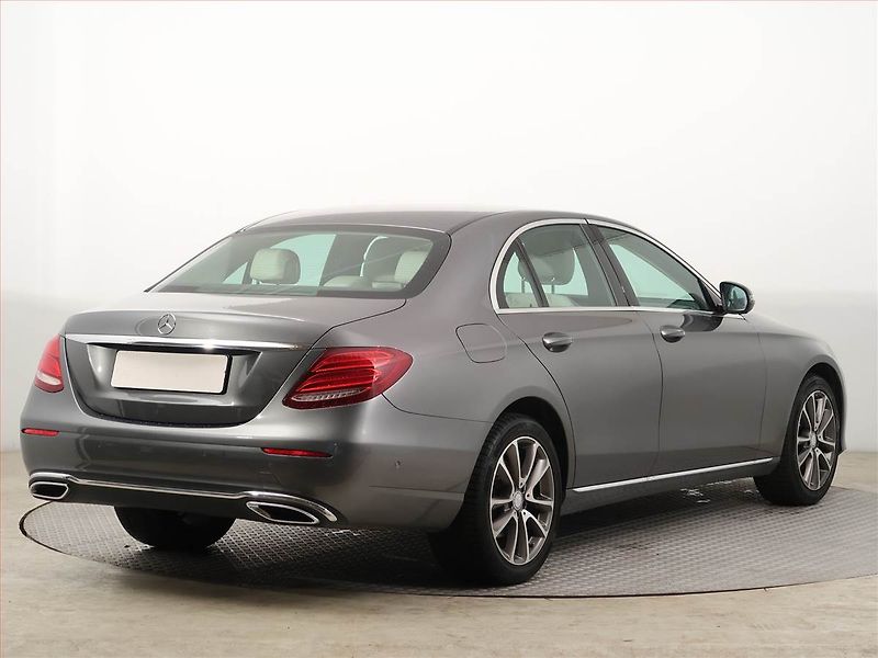 Mercedes-Benz Třídy E (2016) E 220 d - fotka 5 z 15
