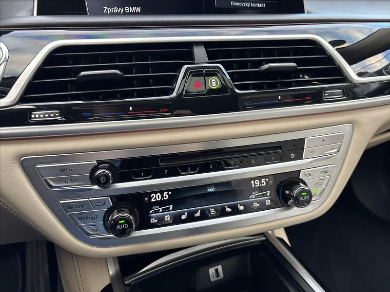 BMW Řada 7 4,4 i 750Li xDrive Individual - fotka 23 z 39