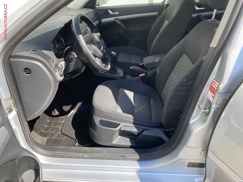 Škoda Octavia (2012) 2.0 TDi, ČR, autoAC - fotka 9 z 18
