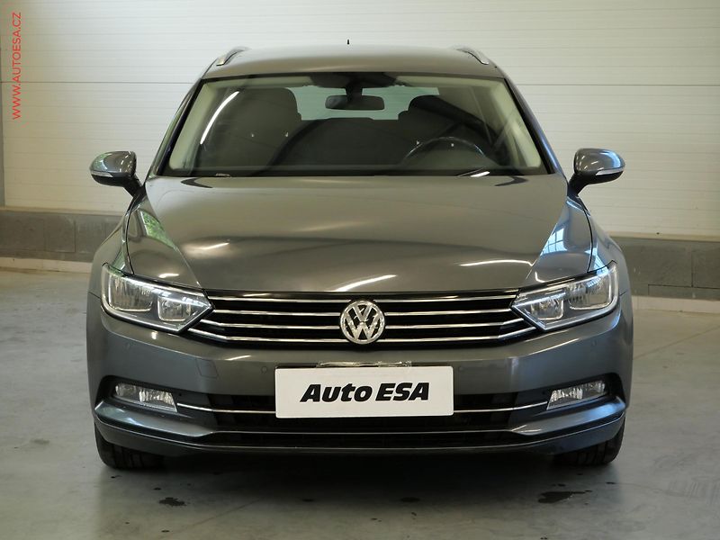Volkswagen Passat (2015) 2.0 TDi, DSG, park.asist - fotka 2 z 21