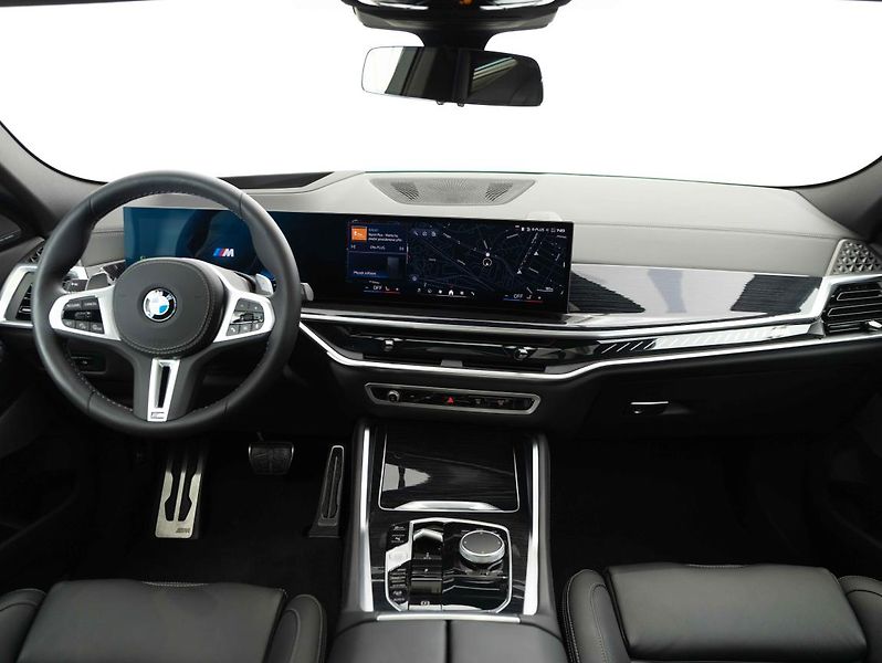 BMW X6 M60i - fotka 12 z 23
