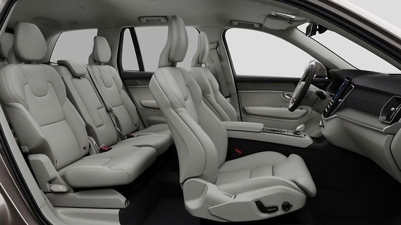 Volvo XC90 (2026) B5 AWD AUT BRIGHT PLUS 7míst - fotka 4 z 11