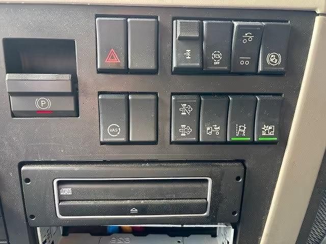 Volvo FM 430 6x2 nosič kontejner ruka - fotka 26 z 30