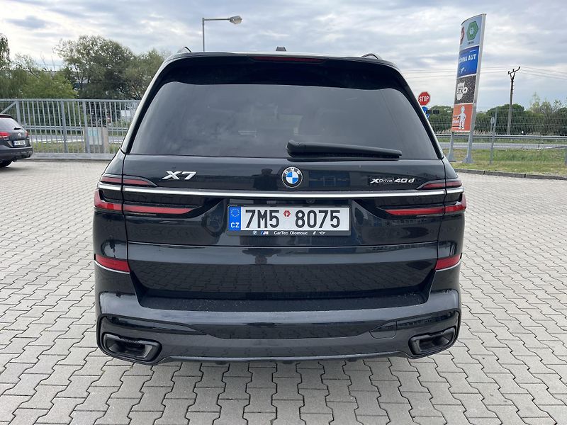 BMW X7 (2022) XDRIVE 4.0d - fotka 5 z 19