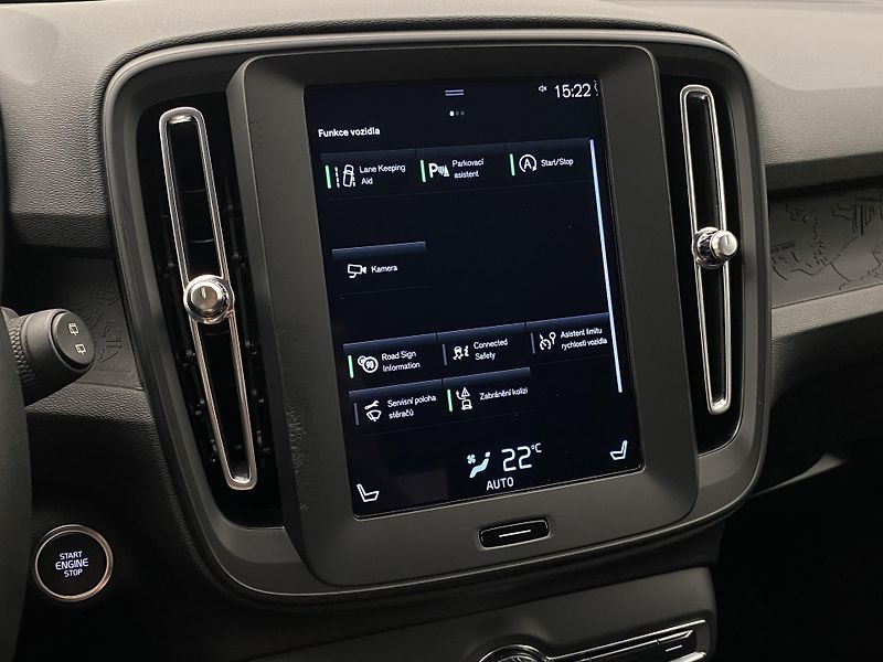 Volvo XC40 T2 KINETIC CZ - fotka 34 z 41