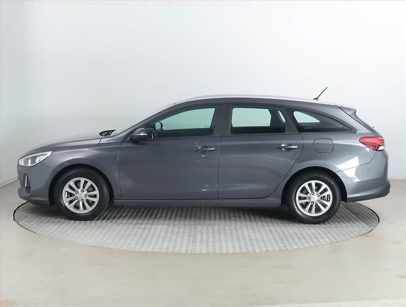 Hyundai i30 (2017) Trikolor 1.0 T-GDI, Serv.kniha - fotka 3 z 17