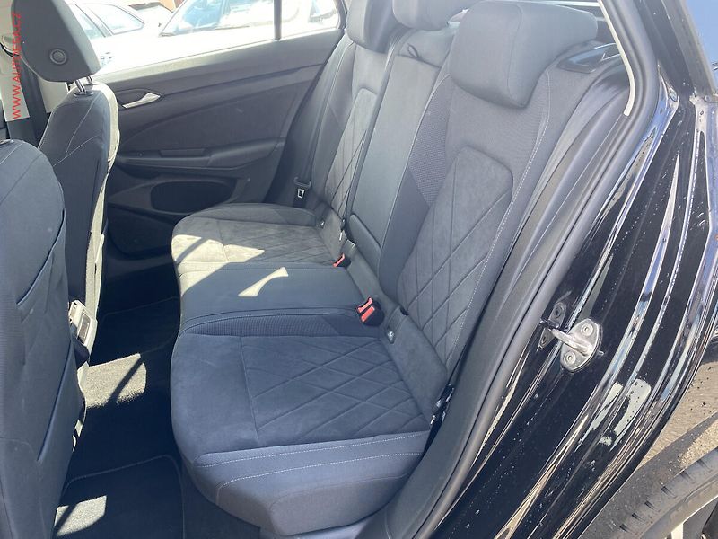 Volkswagen Golf (2023) 1.5TSi, ČR, LED, kamera - fotka 10 z 15