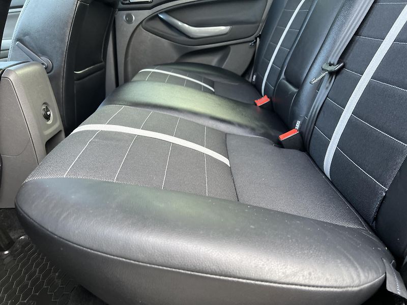 Ford Kuga 2.0TDCi 4x4 TEMPOMAT KLIMA ALU - fotka 24 z 40
