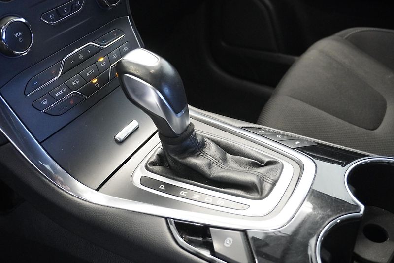 Ford S-MAX 2.0 ECOBOOST,7MÍST,138 000KM! - fotka 18 z 27