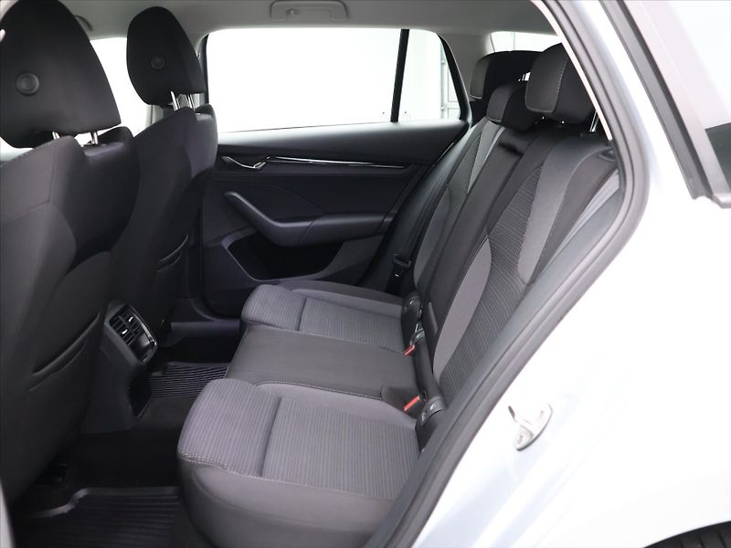 Škoda Octavia 2,0 TDI 110kW 4x4 DSG DPH CZ - fotka 14 z 32