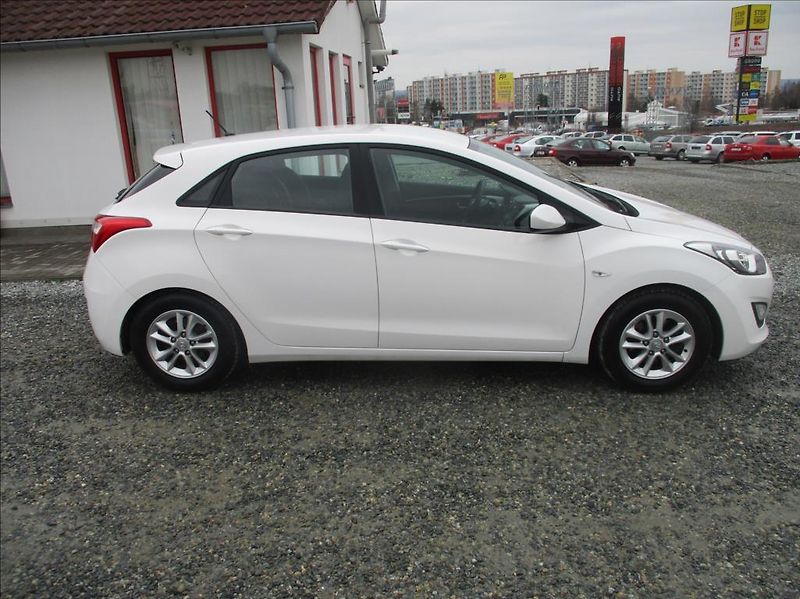 Hyundai i30 1,6 i 16v, klima,s.kn. Zamluve - fotka 5 z 34