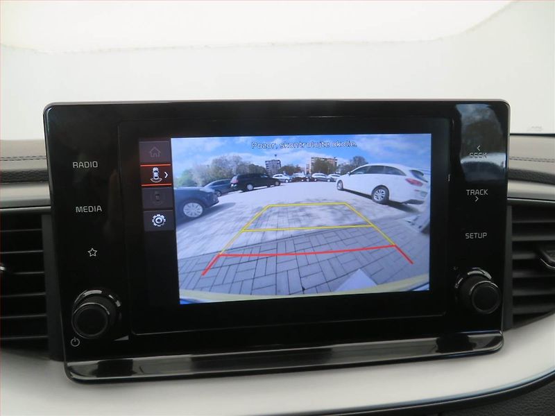 Kia Ceed (2022) Silver 1.5 T-GDI MHEV - fotka 15 z 16