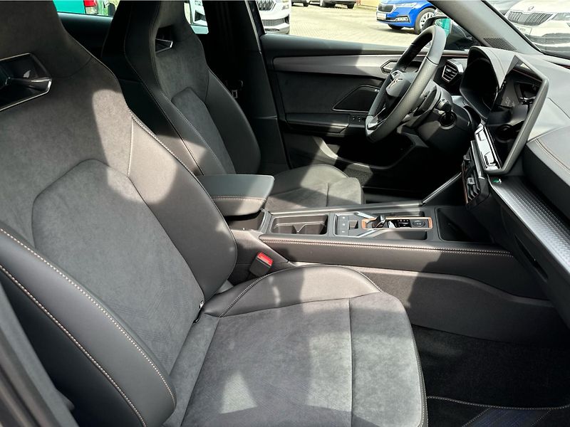 Seat Leon SP 1,5 eTSI - fotka 18 z 25