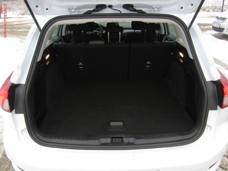 Ford Focus (2022) 1.0 EB, ČR, Trend, LED - fotka 7 z 17