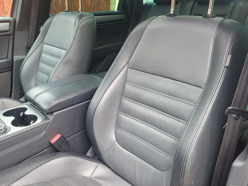 Volkswagen Touareg (2014) 4.2TDi V8 250KW*R-LINE*PANORAM - fotka 15 z 55