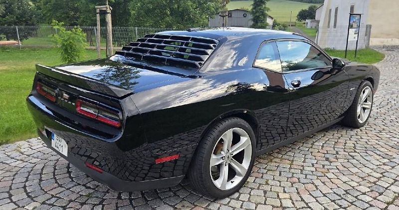 Dodge Challenger (2018) RT - fotka 2 z 12