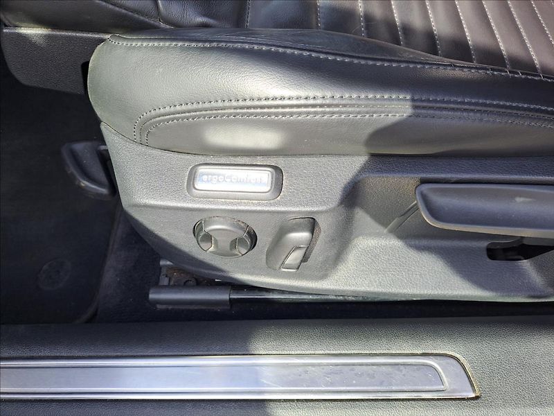 Volkswagen Passat 2,0 TSI 162 kW - fotka 12 z 17