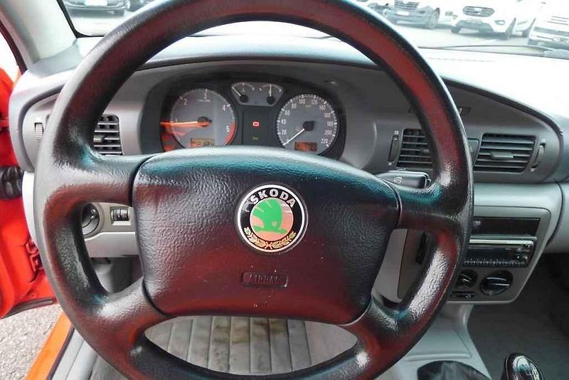 Oktávka kombi a pohled z boku.