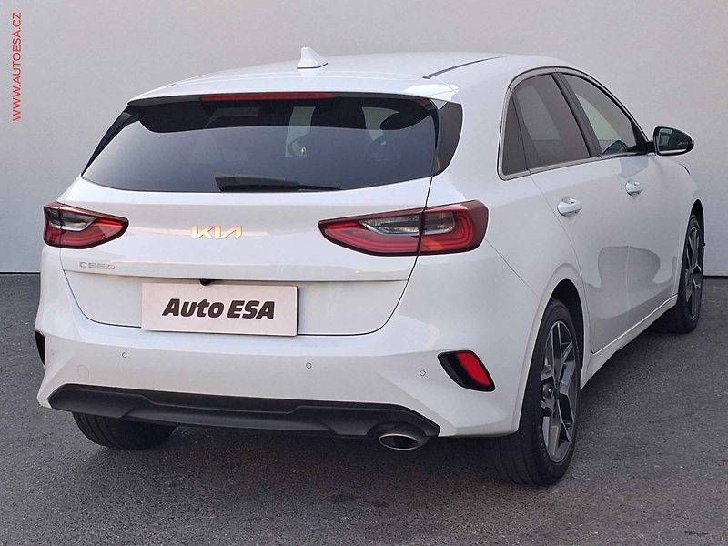 Kia Ceed (2022) 1.5T-GDi, 1.maj,ČR, Navigace - fotka 4 z 17