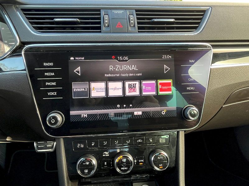 Škoda Superb (2019) 2.0 TDI 140kW L&K 4x4 DSG - fotka 17 z 27
