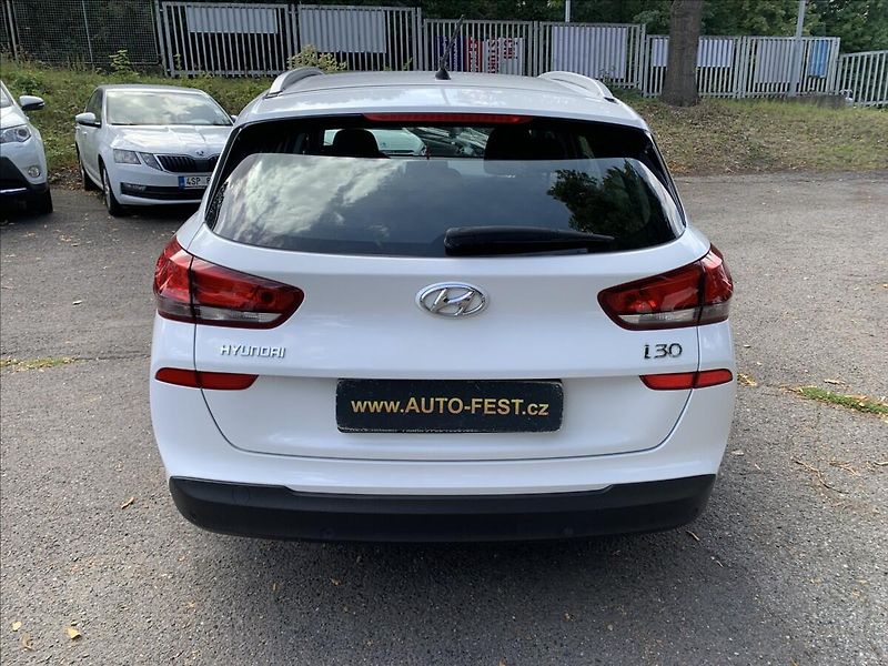 Hyundai i30 1,6 CRDI ČR - fotka 6 z 17