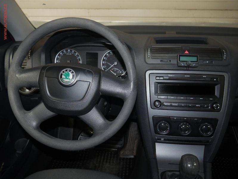 Škoda Octavia (2012) 2.0 TDi, ČR, AC - fotka 13 z 15