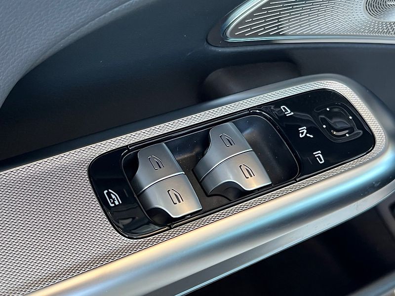 Mercedes-Benz Třídy E (2025) 300 de 4MATIC kombi s EQ - fotka 24 z 35