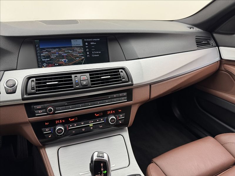BMW Řada 5 3,0 30d 4X4 DPH LED KŮŽE TAŽNÉ - fotka 14 z 38
