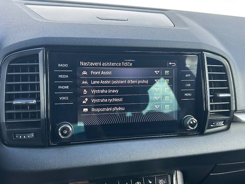 Škoda Karoq Fresh 7DSG 1,5TSI - fotka 15 z 24