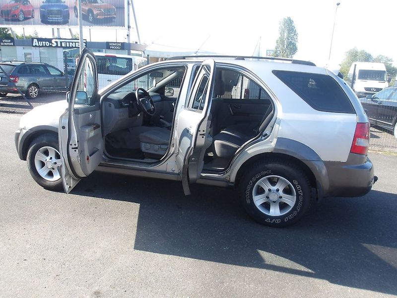 Kia Sorento 2,5CRDi 4x4 NOVÁ RAMENA +PNEU - fotka 14 z 31
