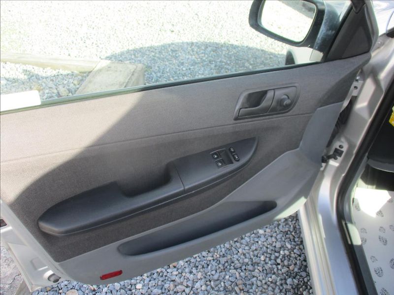 Škoda Fabia 1,2 i, 47kW,74 786km,1.maj,CZ, - fotka 18 z 29