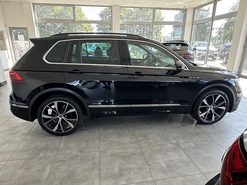 Volkswagen Tiguan (2021) 2,0TSi 4M R-LINE LED NAVI  - fotka 4 z 33