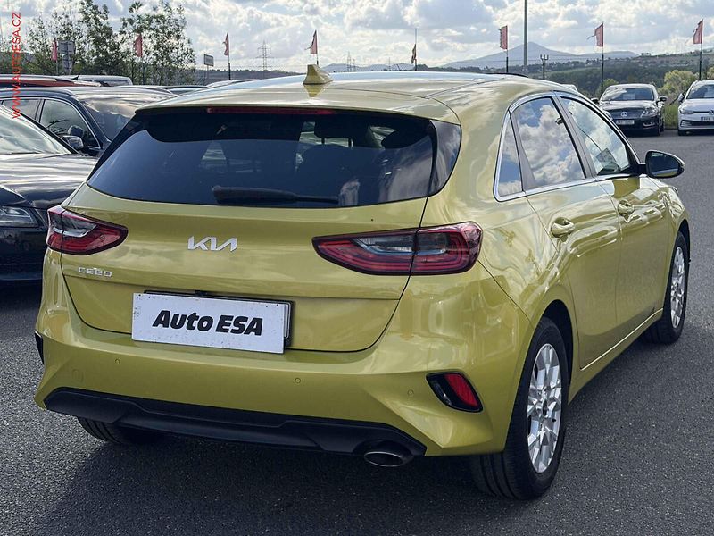 Kia Ceed (2022) 1.5 T-GDi, 1.maj,ČR - fotka 4 z 17