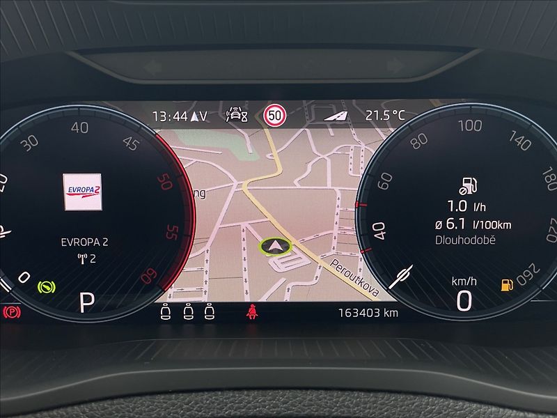 Škoda Karoq 2,0 TDI DSG Style NAVI+ACC - fotka 10 z 23