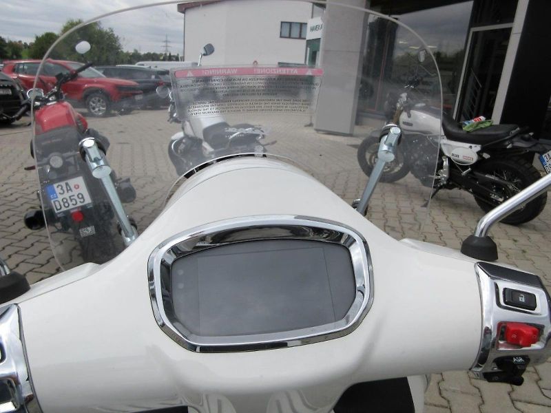 Vespa (2025) GTS 310 SuperTech e5+ - fotka 9 z 10