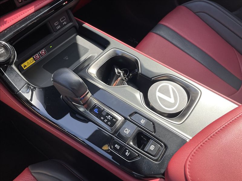 Lexus NX 350h 2,5 Hybrid F-SPORT top 4x4  NX - fotka 12 z 33