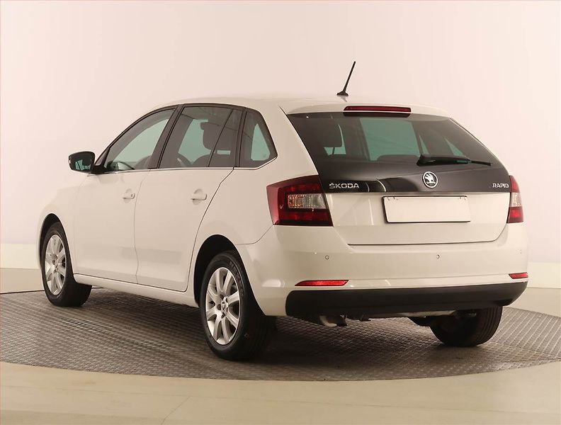 Škoda Rapid (2017) Spaceback 1.2 TSI, Xenony - fotka 4 z 20