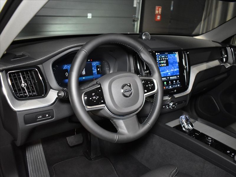 Volvo XC60 2,0 T8 AWD Ultra B&W,Panorama - fotka 13 z 29