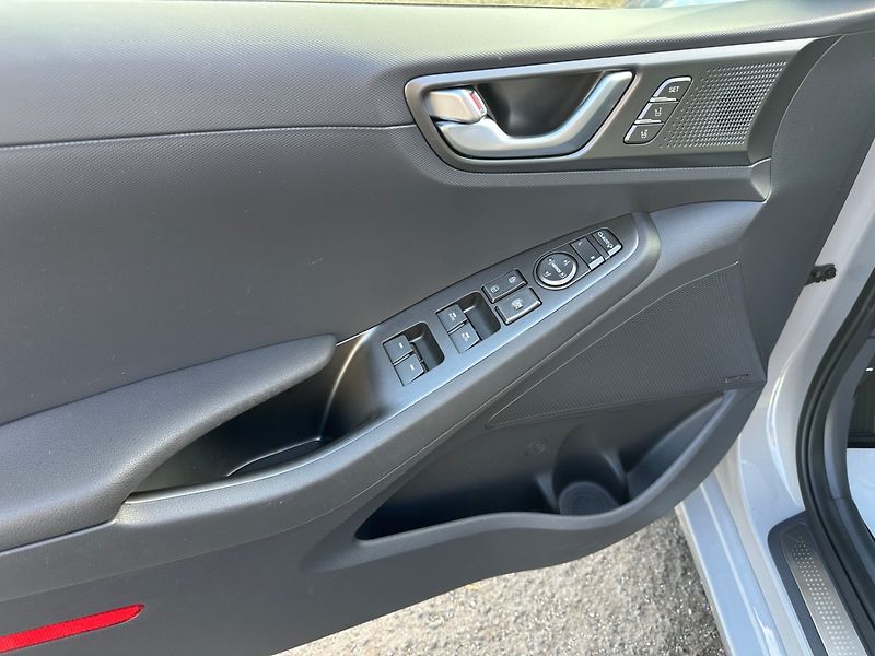 Hyundai IONIQ (2022) 38,3 kWh Level 5 SoH 100% - fotka 9 z 26