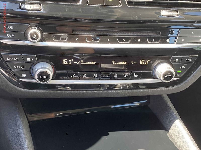 BMW Řada 5 (2017) 3.0D 530d, AT, navi, bixen - fotka 16 z 20